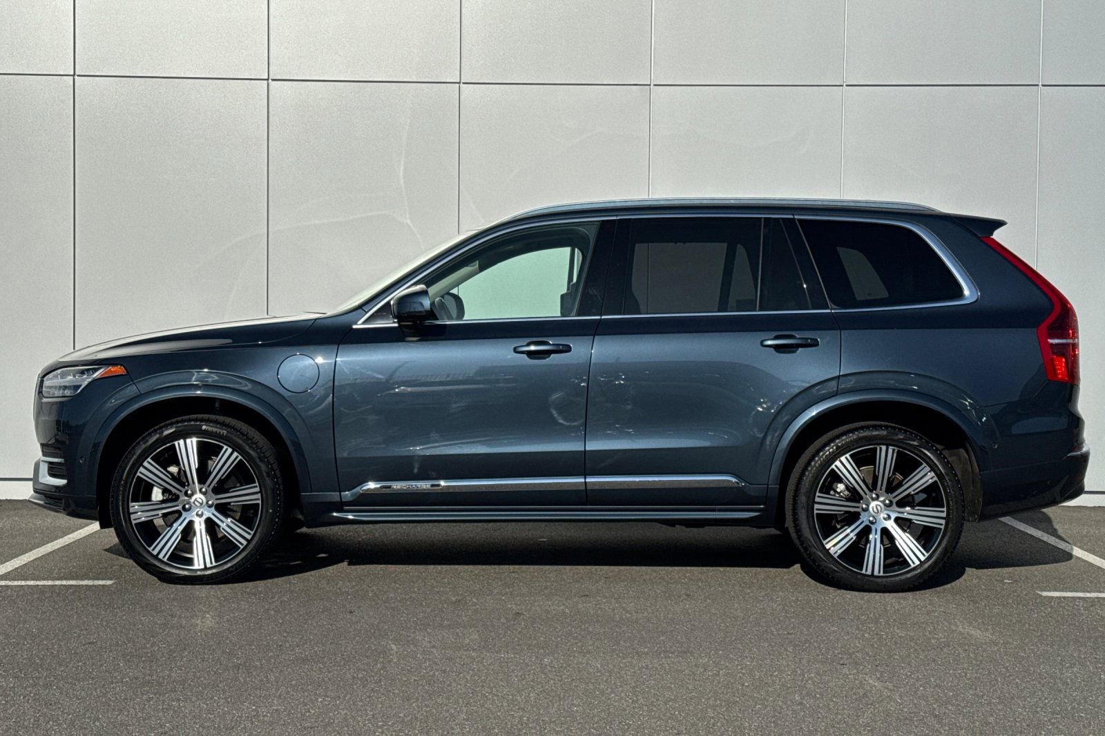 Used 2024 Volvo XC90 T8 Ultimate image 2