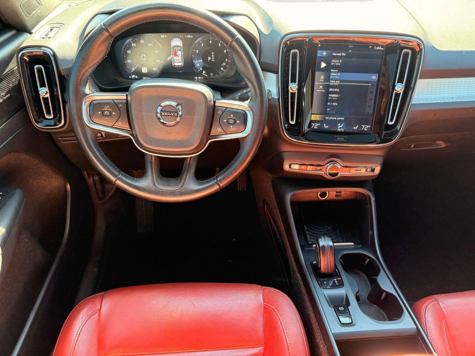 Used 2019 Volvo XC40 T5 Momentum image 22