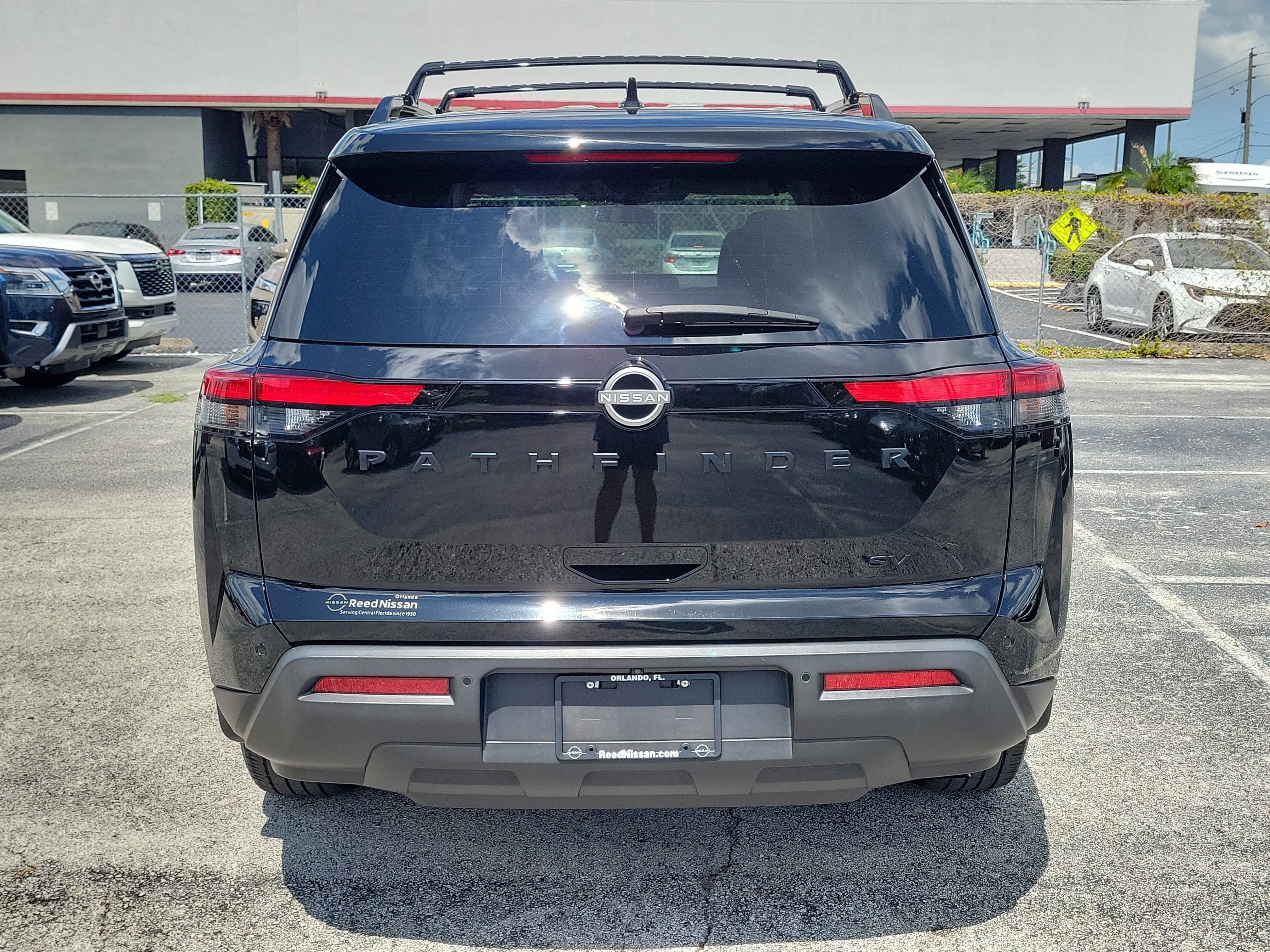 Certified 2024 Nissan Pathfinder SV w/ Black Appearance Package FWD image 5