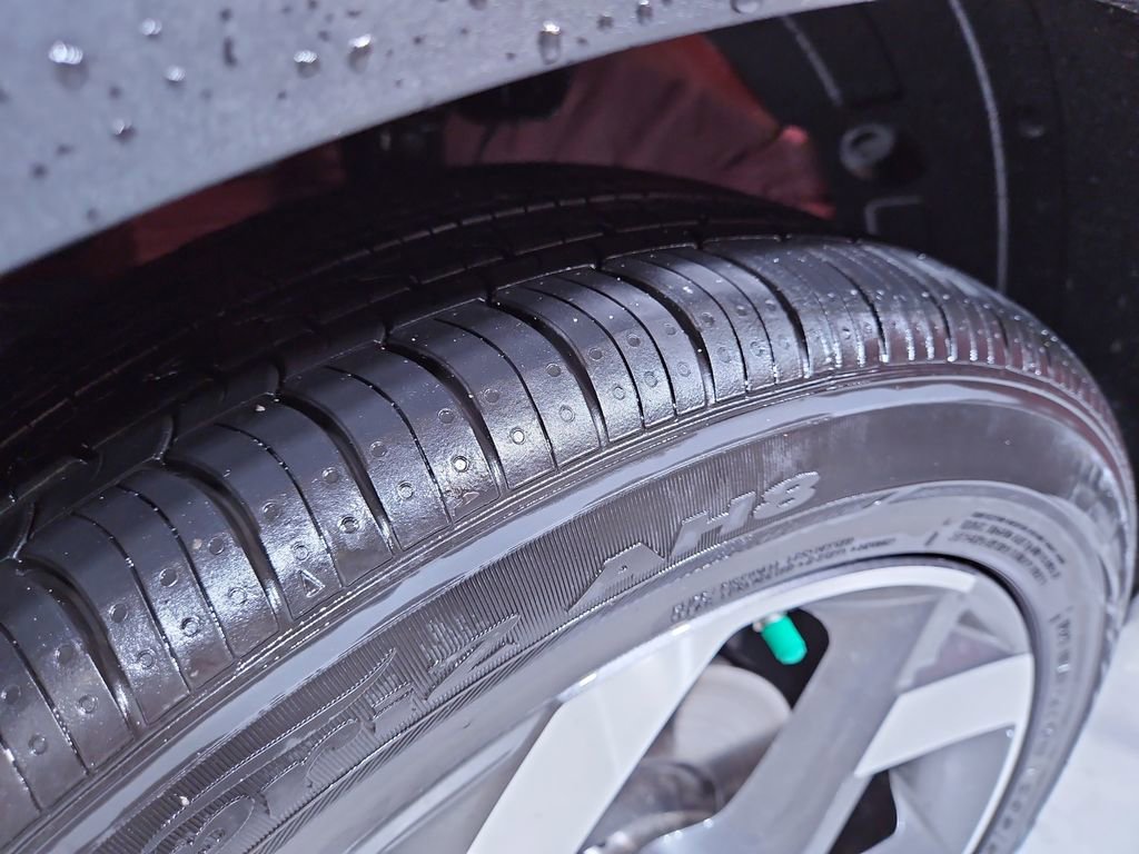 New 2025 Hyundai Venue SEL image 28