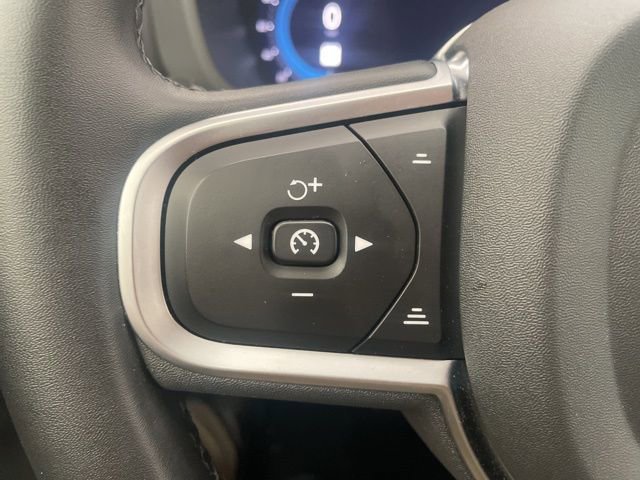 Certified 2025 Volvo XC60 B5 Core image 17