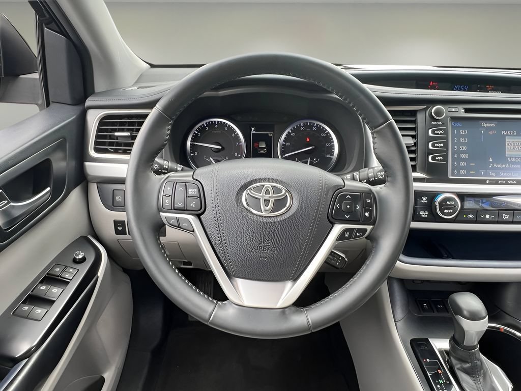 Certified 2019 Toyota Highlander XLE FWD image 14