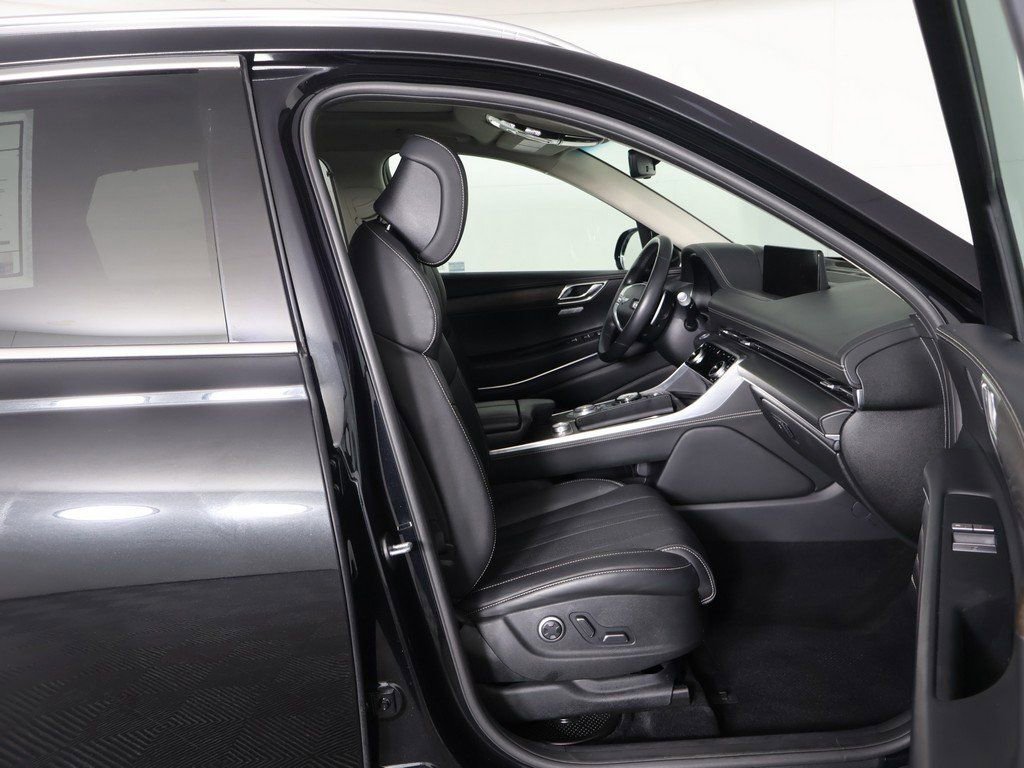 Used 2024 Genesis GV80 3.5T image 32