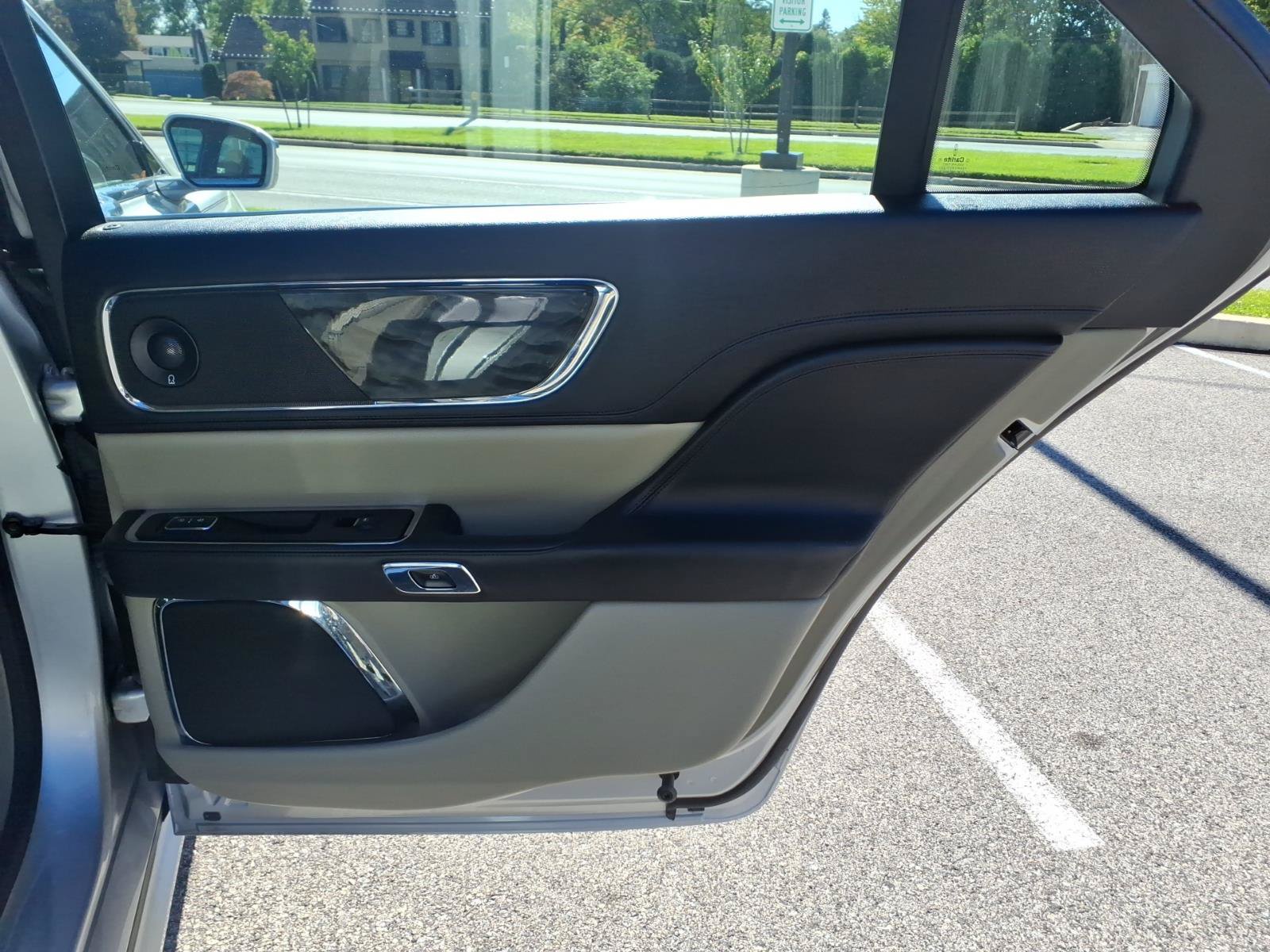 Used 2018 Lincoln Continental Reserve FWD image 26