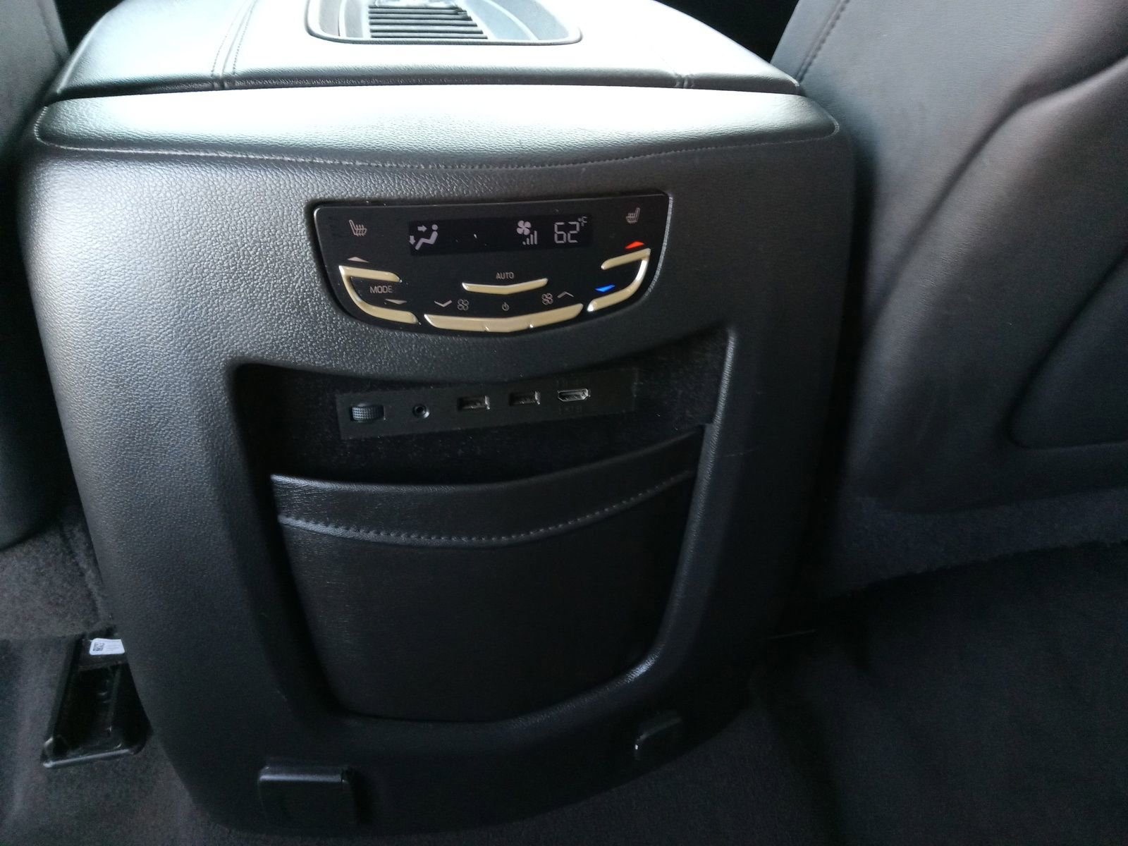 Used 2020 Cadillac Escalade Luxury w/ LPO, Radiant Package image 24