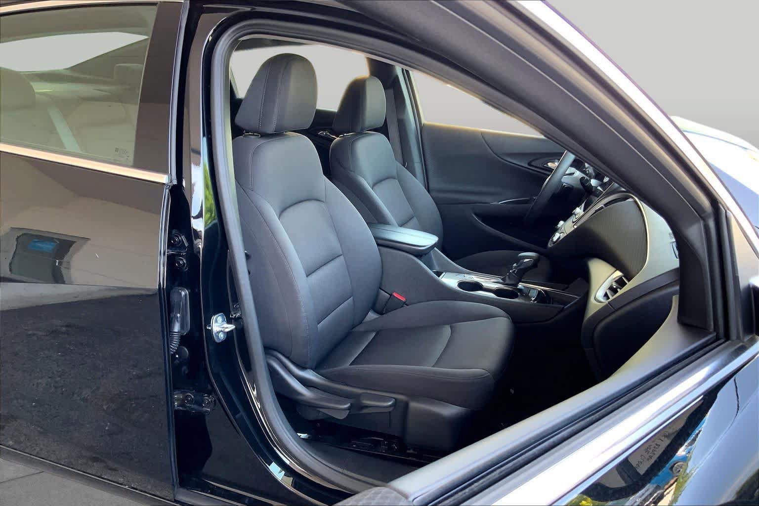 Used 2025 Chevrolet Malibu LT FWD image 9