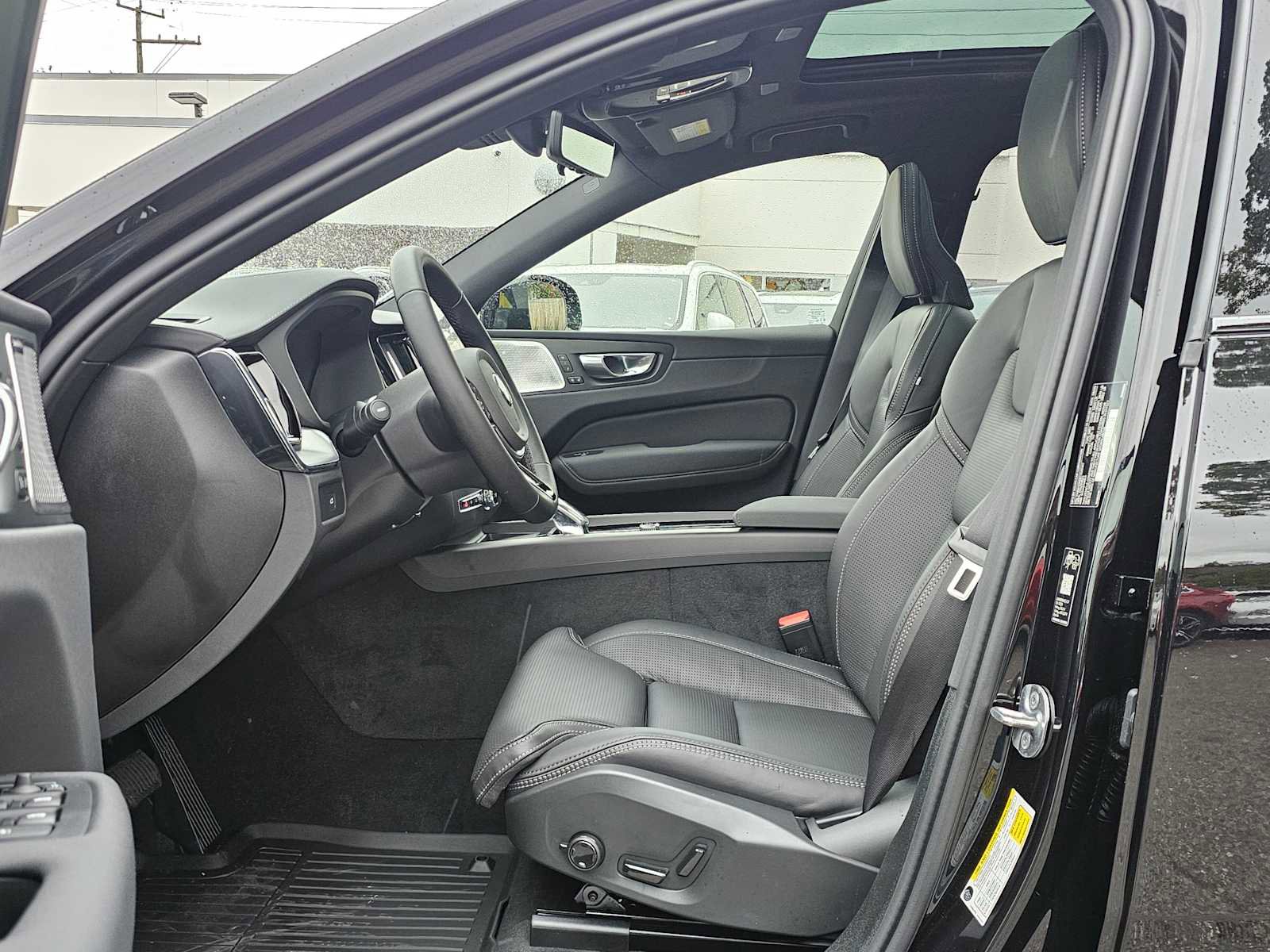 New 2026 Volvo XC60 B5 Ultra w/ Protection Package Premier image 19