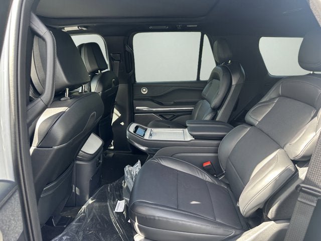 New 2026 Lincoln Navigator Reserve w/ Jet Appearance Package AWD/4WD image 10