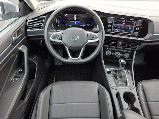 Used 2023 Volkswagen Jetta SE w/ Panoramic Sunroof Package FWD image 14