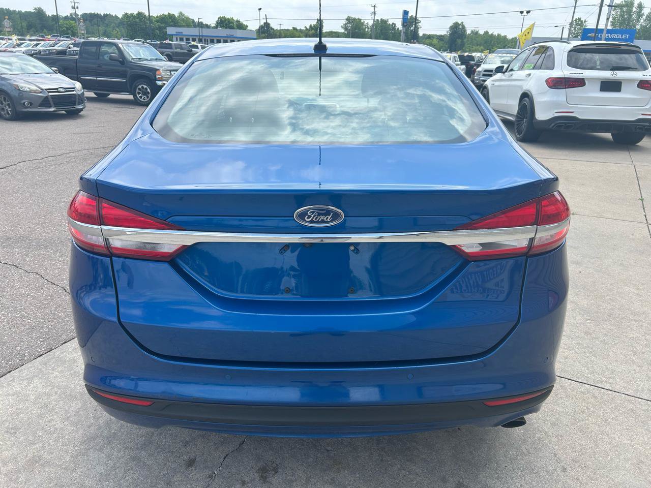 Used 2017 Ford Fusion SE w/ Fusion SE Technology Package FWD image 6