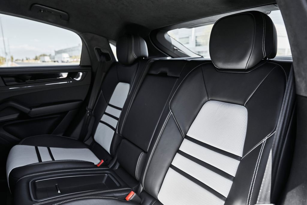 Used 2024 Porsche Cayenne Turbo GT AWD/4WD image 48