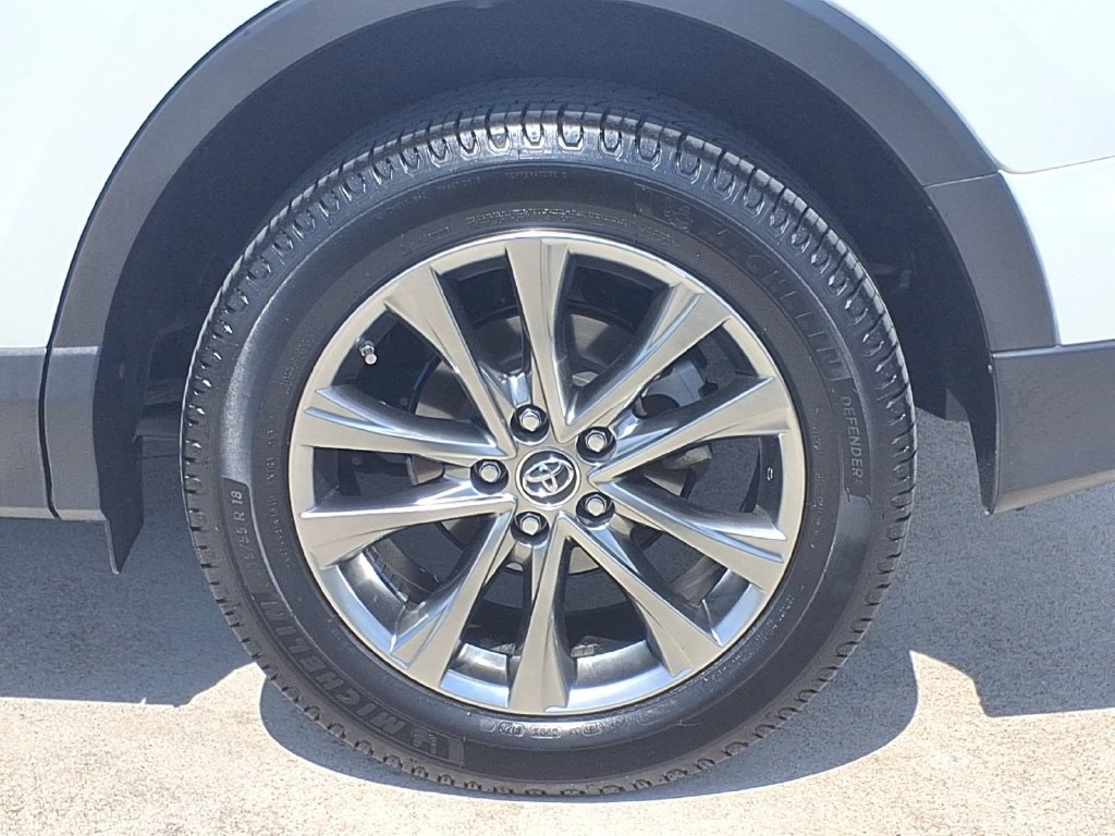 Used 2018 Toyota RAV4 Limited FWD image 26