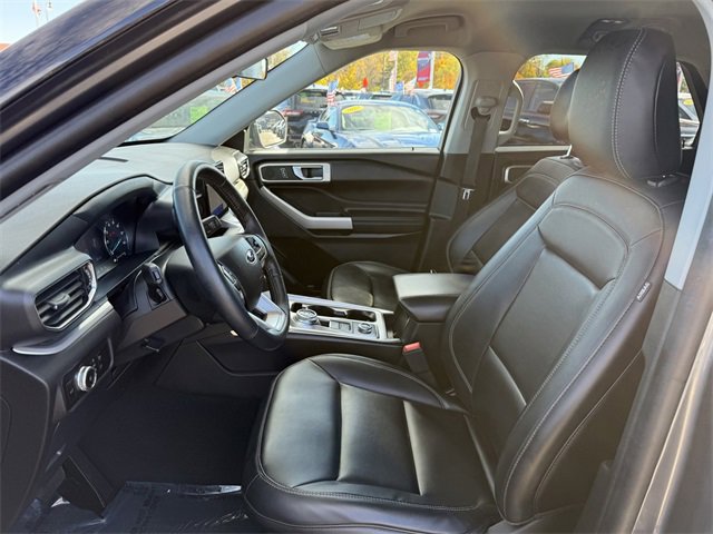 Certified 2022 Ford Explorer XLT w/ Equipment Group 202A image 6