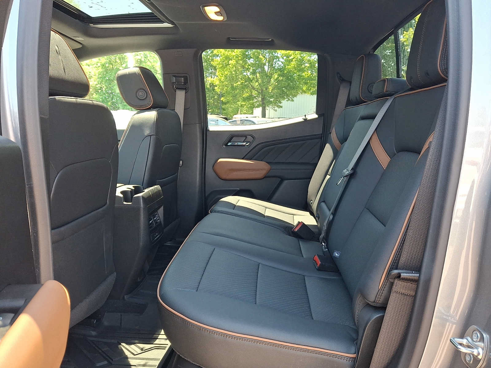 Used 2026 GMC Canyon AT4 w/ Technology Plus Package AWD/4WD image 12