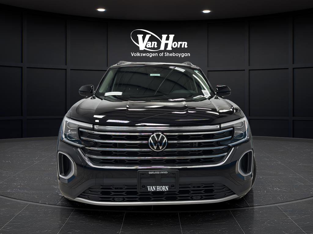 Used 2025 Volkswagen Atlas SE image 2