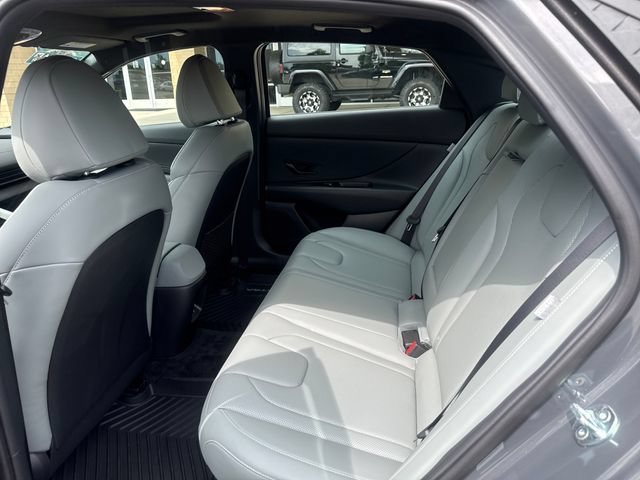 Used 2025 Hyundai Elantra Limited FWD image 19