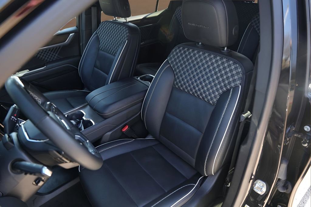 Used 2024 GMC Acadia Denali w/ Super Cruise Package image 7