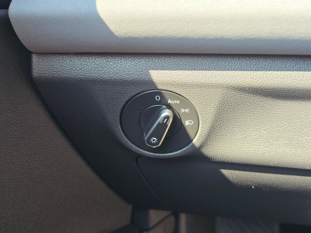 Certified 2025 Volkswagen Jetta SE FWD image 29