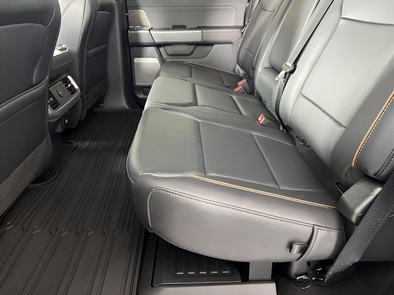 Used 2025 Ford F150 Lariat w/ Equipment Group 501A Mid image 23