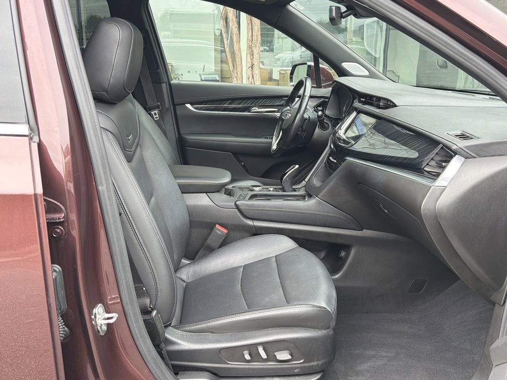 Used 2023 Cadillac XT6 Premium Luxury image 13
