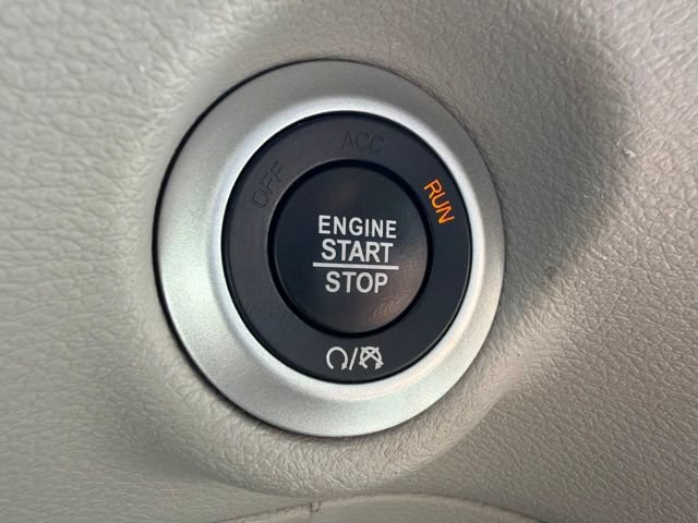 Used 2023 Chrysler Pacifica Touring-L FWD image 38