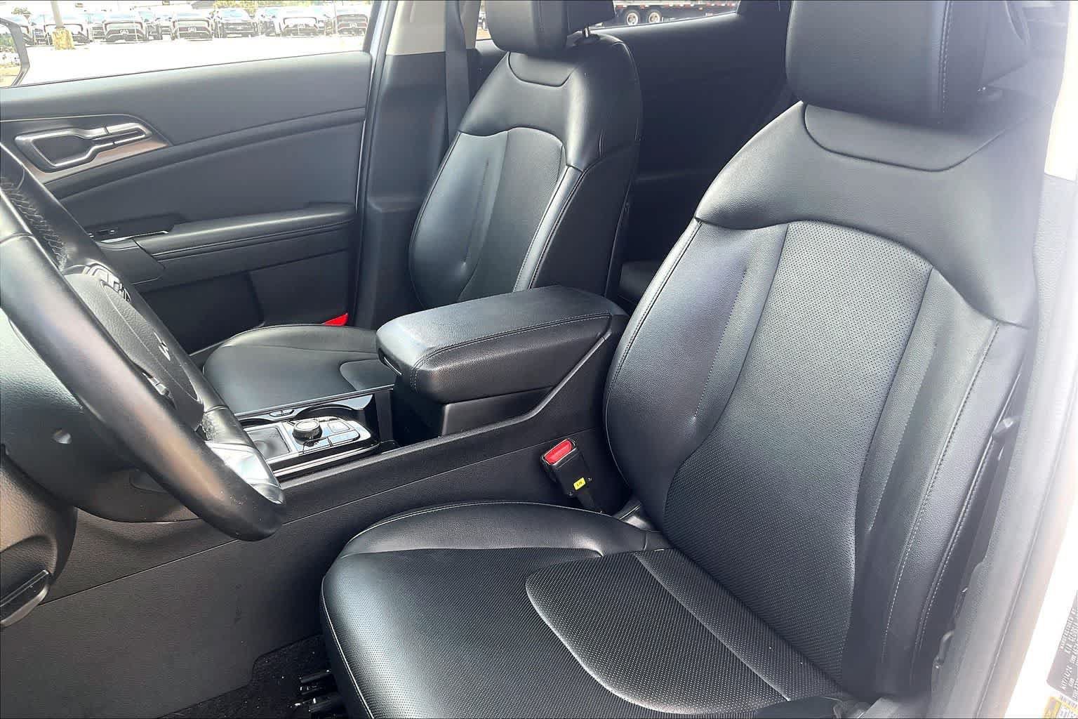 Certified 2024 Kia Sportage EX FWD image 9