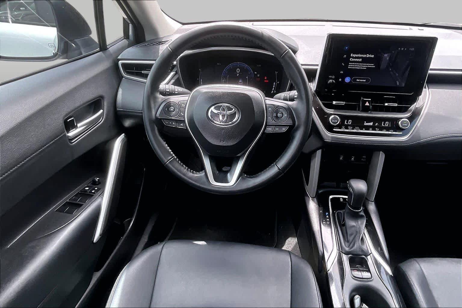 Used 2025 Toyota Corolla Cross XLE FWD image 6