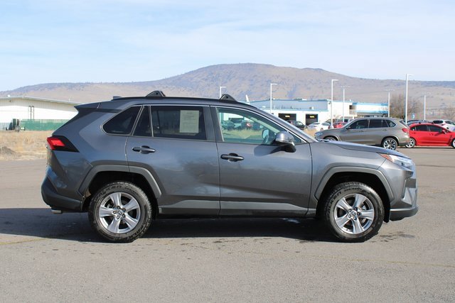 Used 2022 Toyota RAV4 XLE image 6