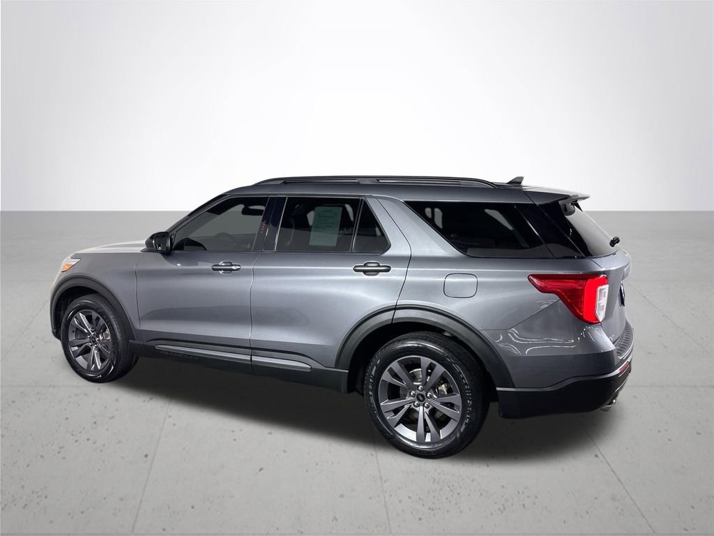 Used 2022 Ford Explorer XLT w/ Equipment Group 202A AWD/4WD image 8