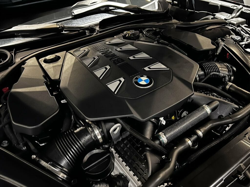 Used 2024 BMW 760i xDrive AWD/4WD image 33
