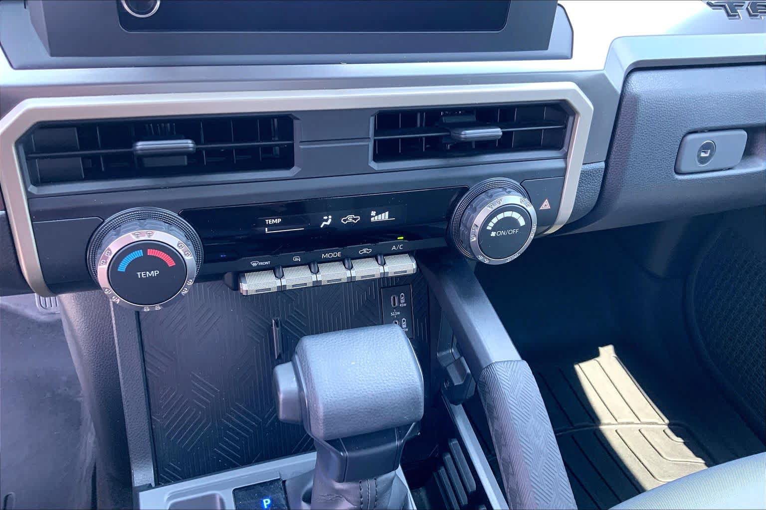 Used 2025 Toyota Tacoma SR5 AWD/4WD image 35