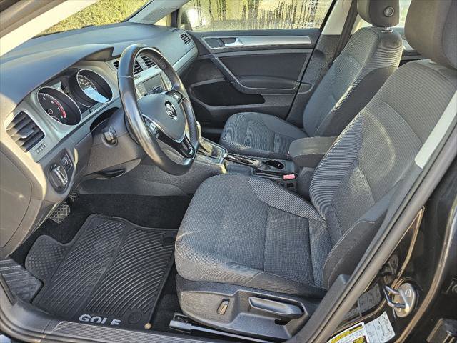 Used 2016 Volkswagen Golf S image 2