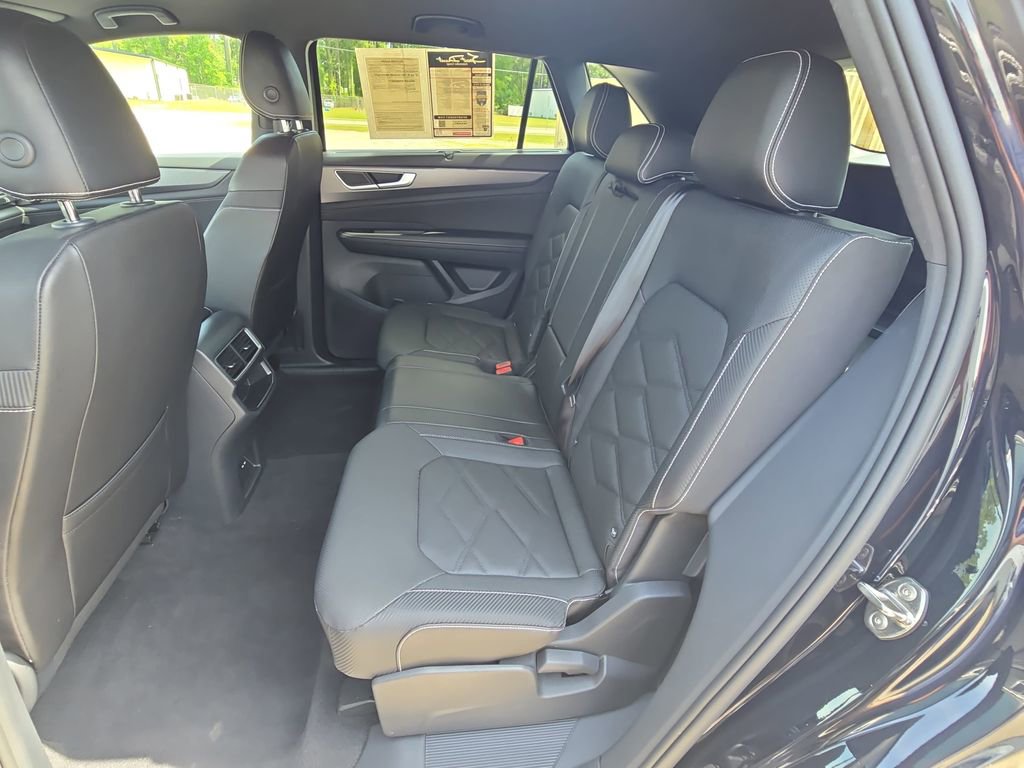 Used 2025 Volkswagen Atlas Cross Sport SE AWD/4WD image 33