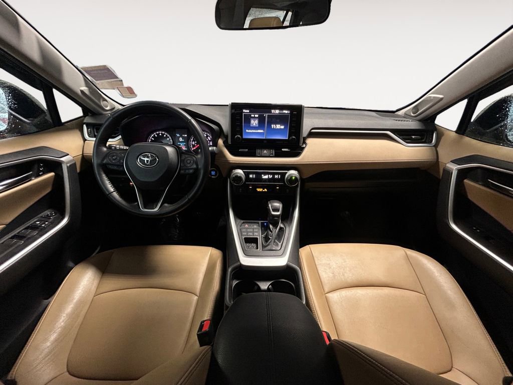 Used 2020 Toyota RAV4 XLE Premium image 14
