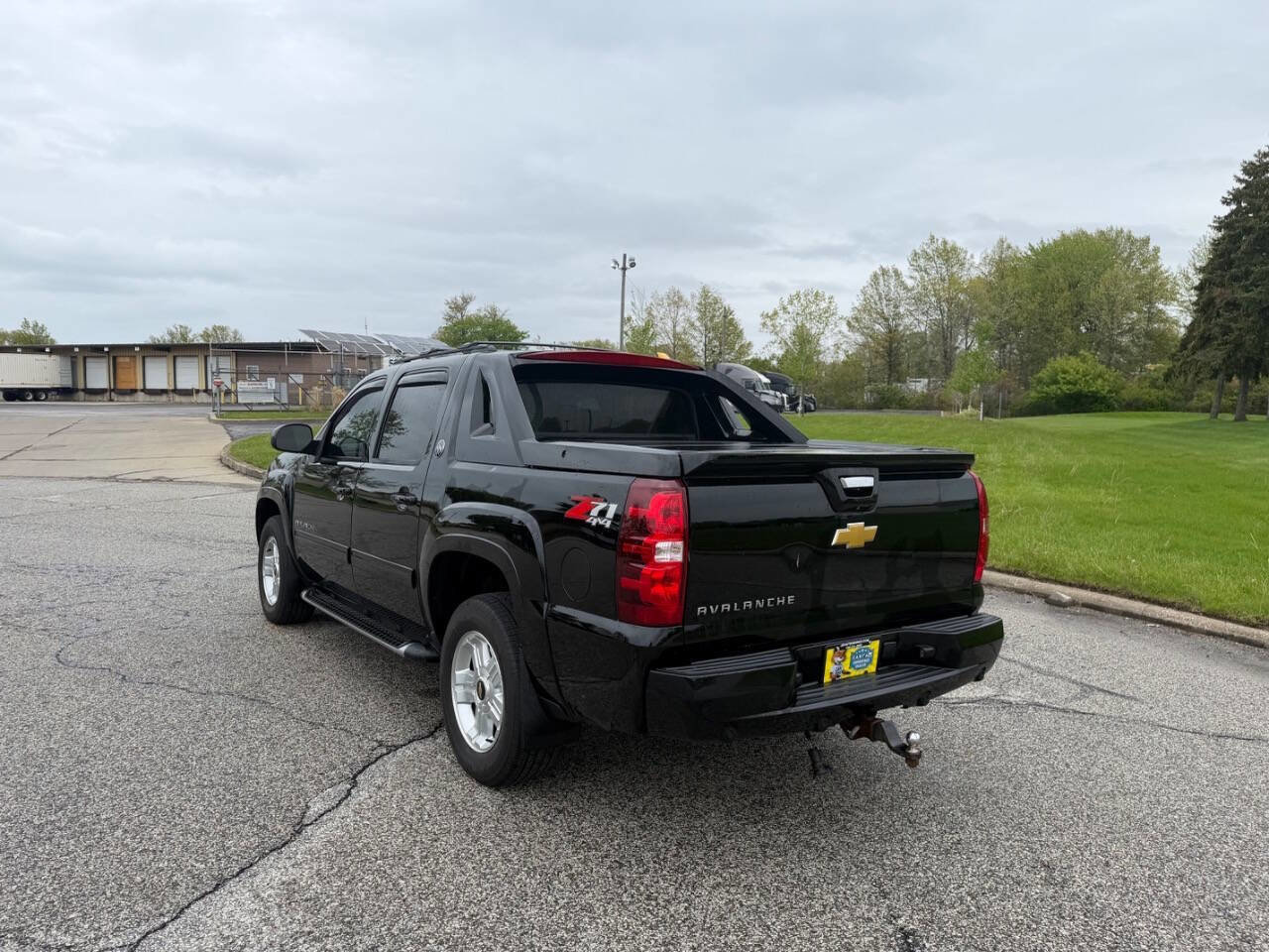 Used 2013 Chevrolet Avalanche LT w/ Suspension Package, Off-Road AWD/4WD image 3