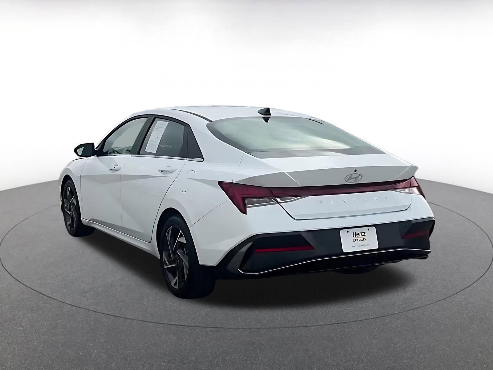 Used 2025 Hyundai Elantra SEL image 12