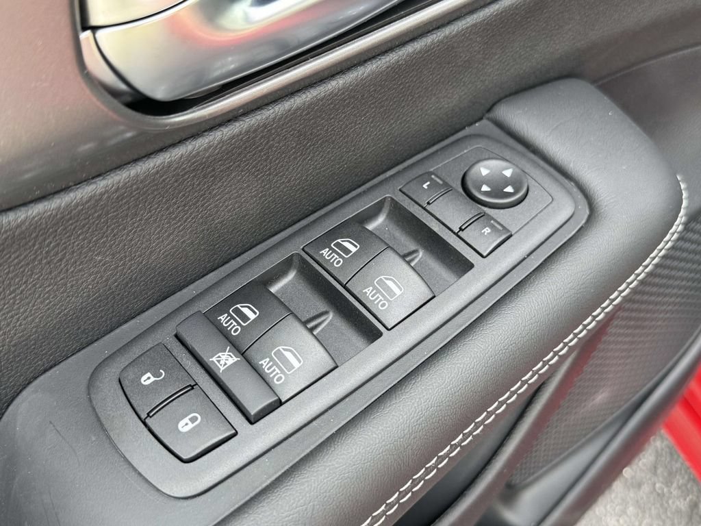 New 2026 Chrysler Pacifica Select FWD image 26