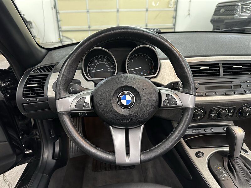 Used 2005 BMW Z4 3.0i RWD image 14