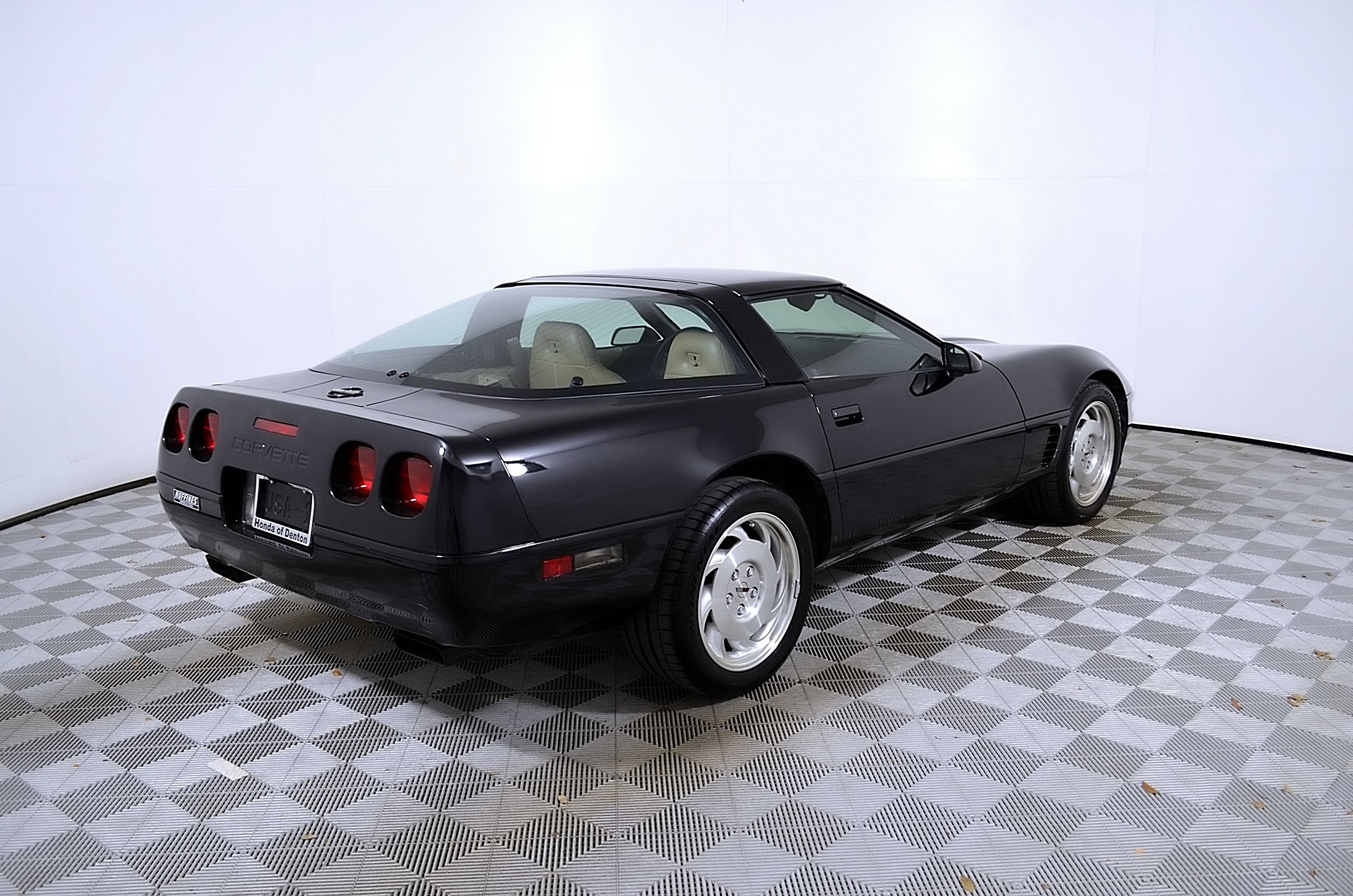 Used 1996 Chevrolet Corvette Coupe RWD image 7