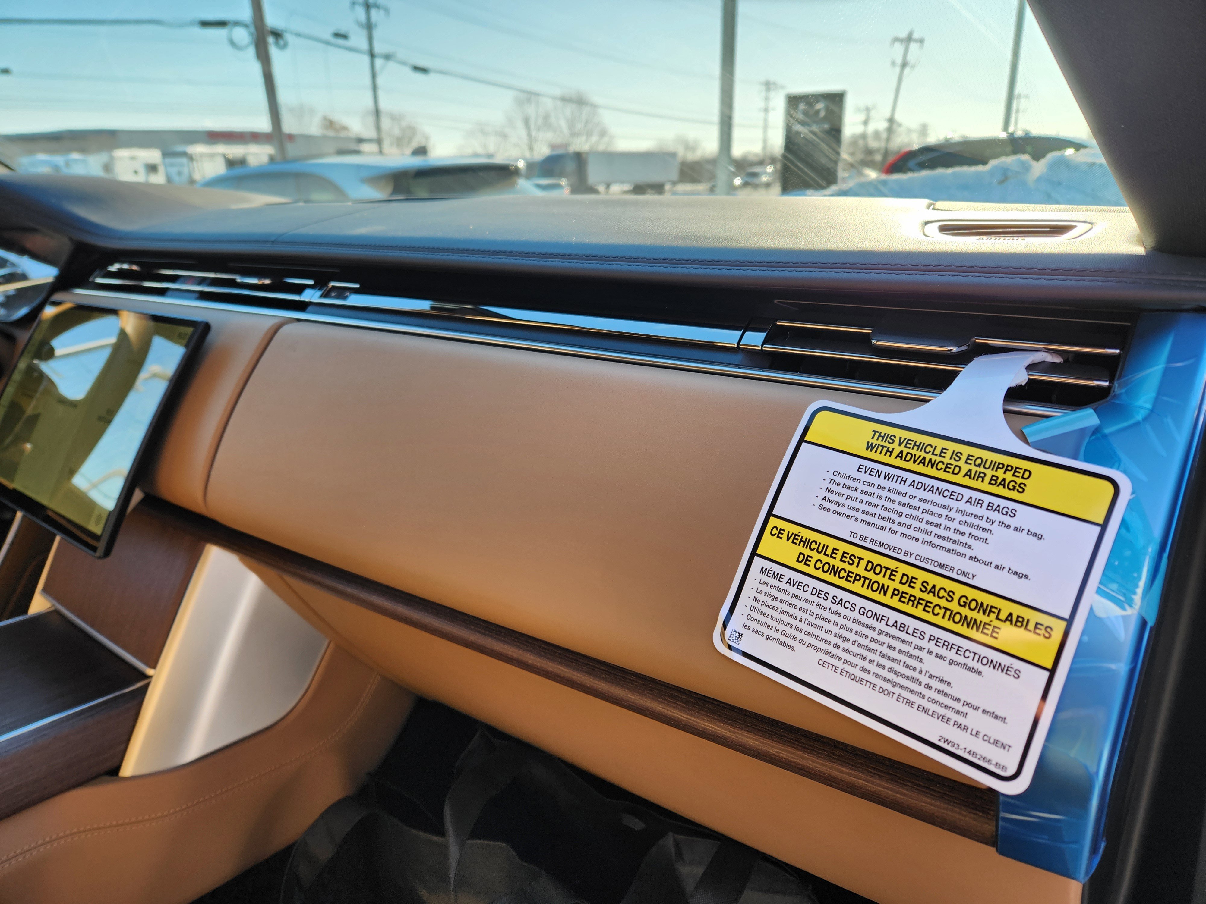 New 2026 Land Rover Range Rover Long Wheelbase SE image 13