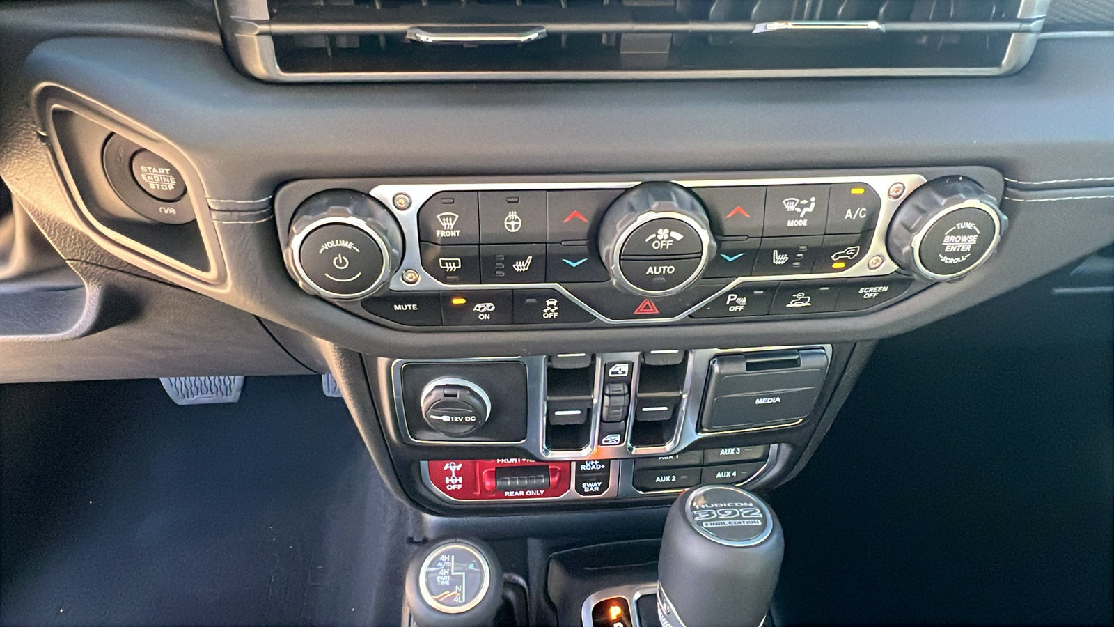 New 2025 Jeep Wrangler Unlimited Rubicon 392 image 31