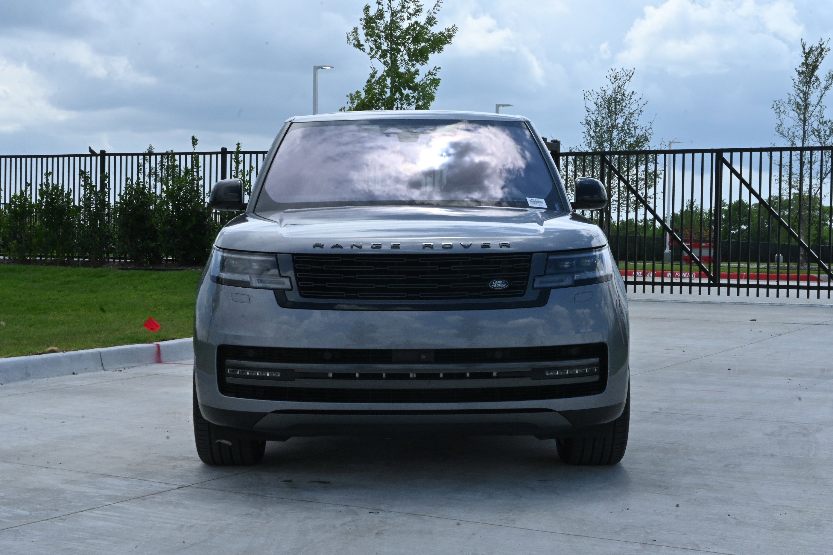 Used 2023 Land Rover Range Rover SE AWD/4WD image 3