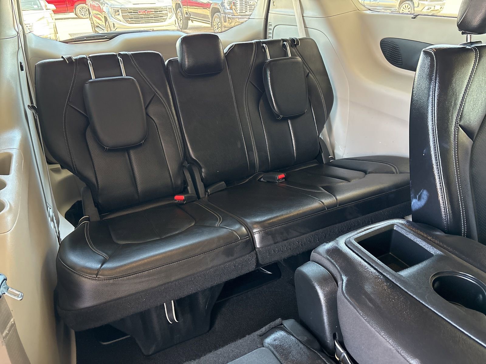 Used 2022 Chrysler Pacifica Touring-L w/ Uconnect Theater Family Group image 19