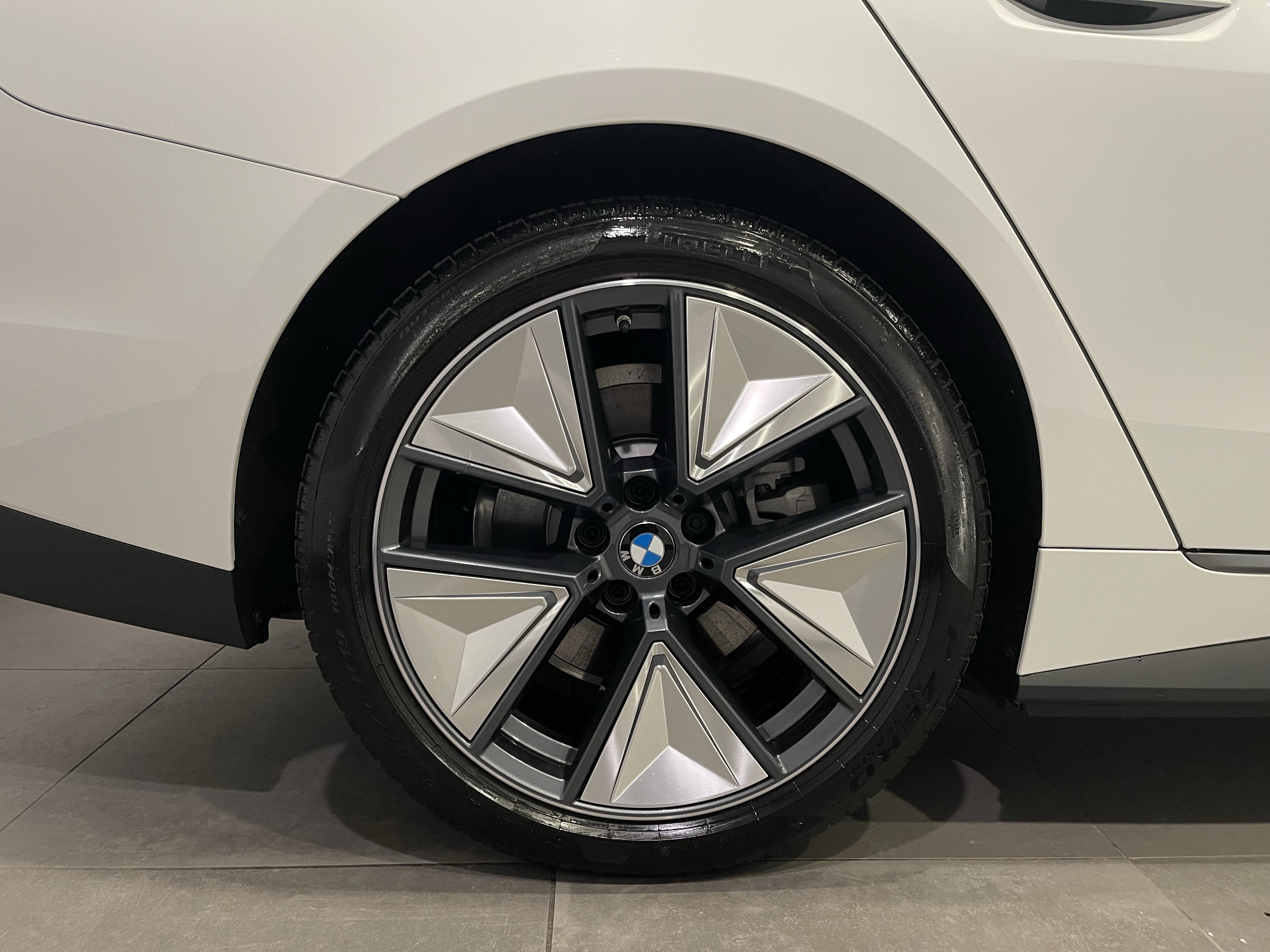 Used 2025 BMW i4 xDrive40i w/ Premium Package AWD/4WD image 9
