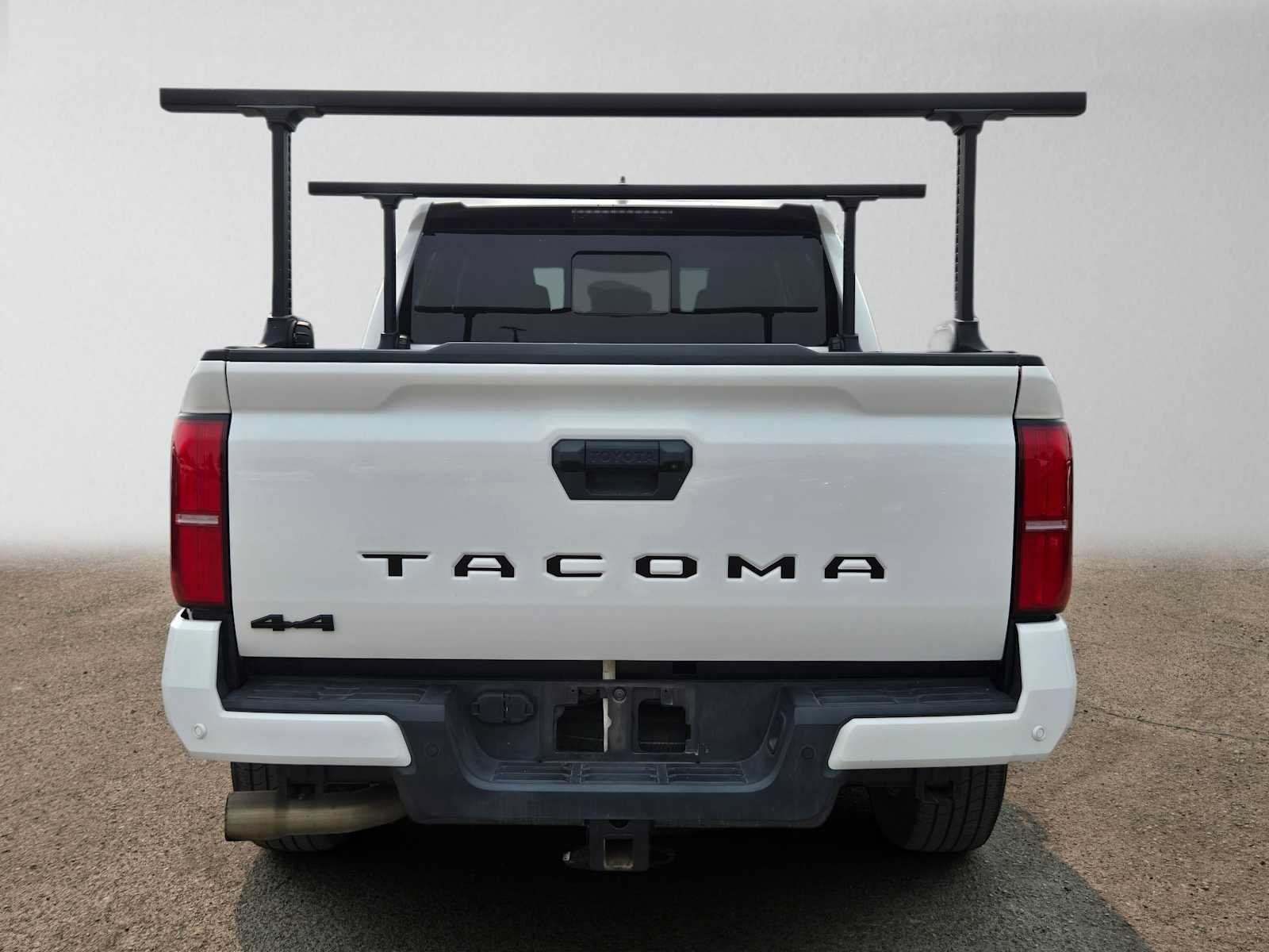 Used 2024 Toyota Tacoma SR5 w/ SR5 Upgrade Package AWD/4WD image 5
