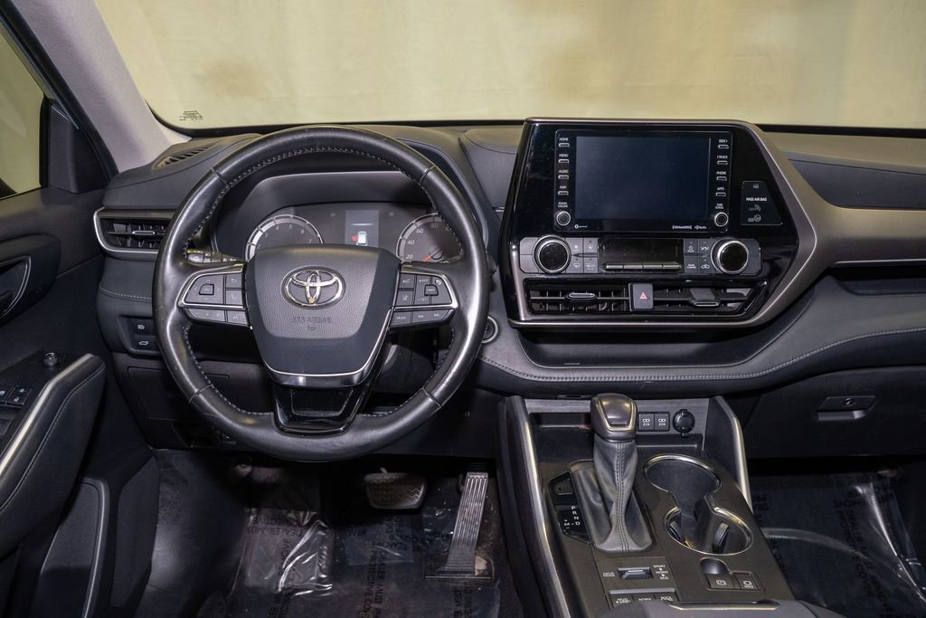 Used 2021 Toyota Highlander LE image 7