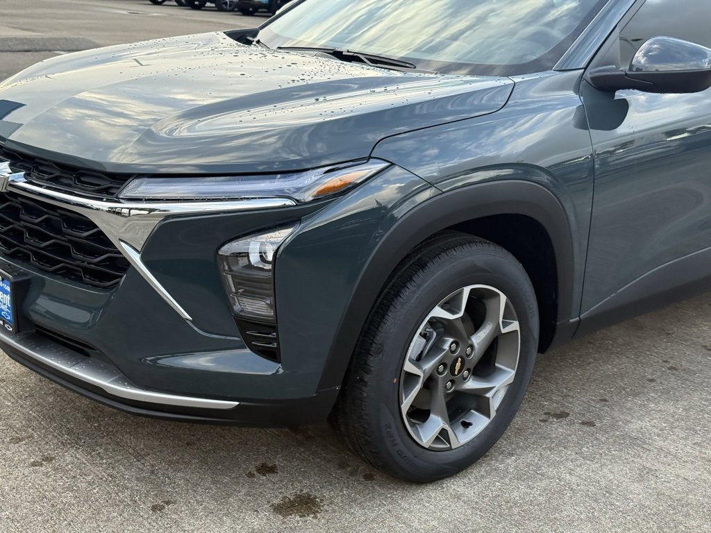 New 2026 Chevrolet Trax LT w/ Sunroof Package image 2