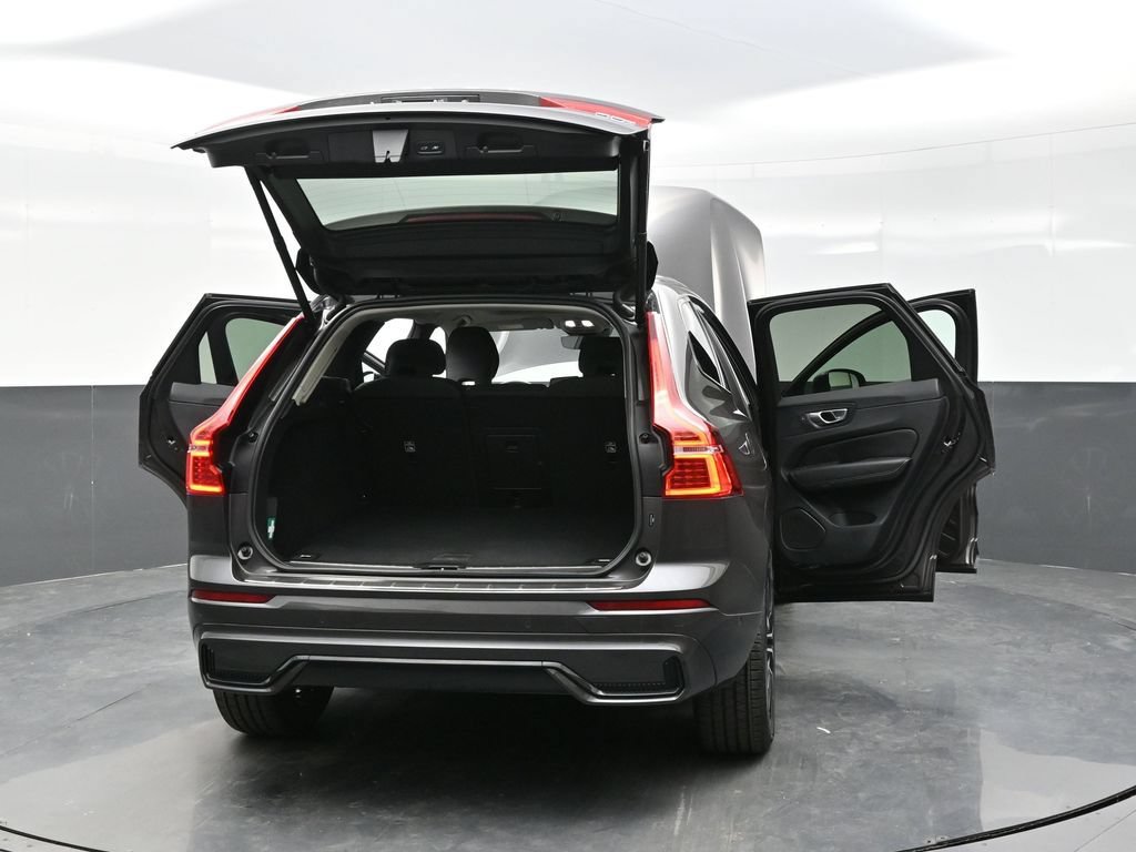 Used 2024 Volvo XC60 B5 Plus w/ Protection Package Premier AWD/4WD image 44
