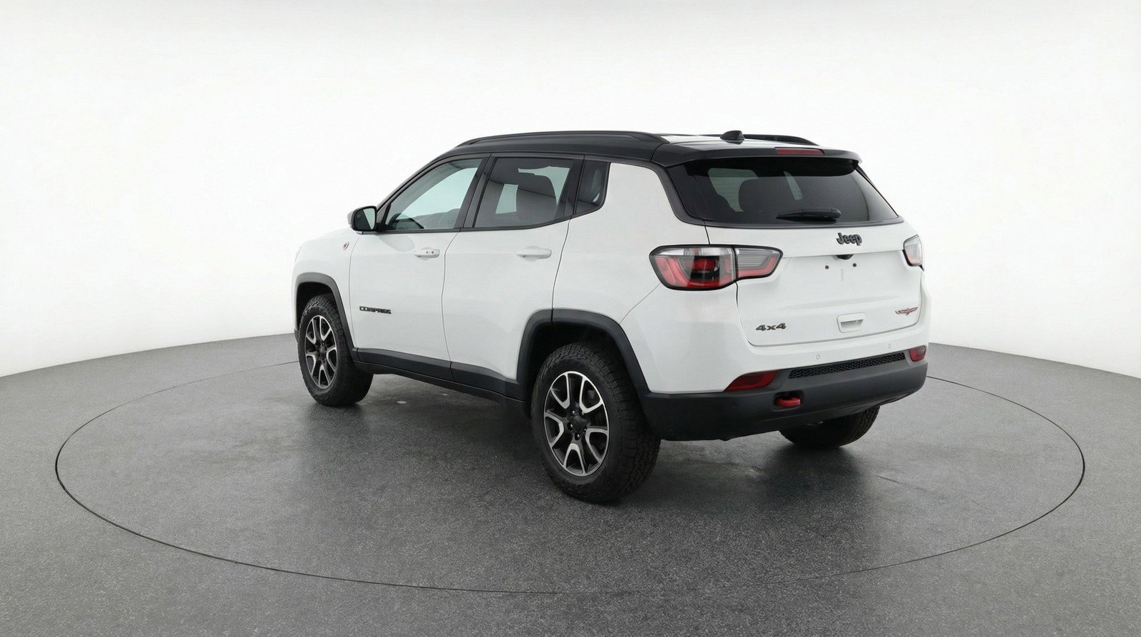 Used 2025 Jeep Compass Trailhawk AWD/4WD image 5