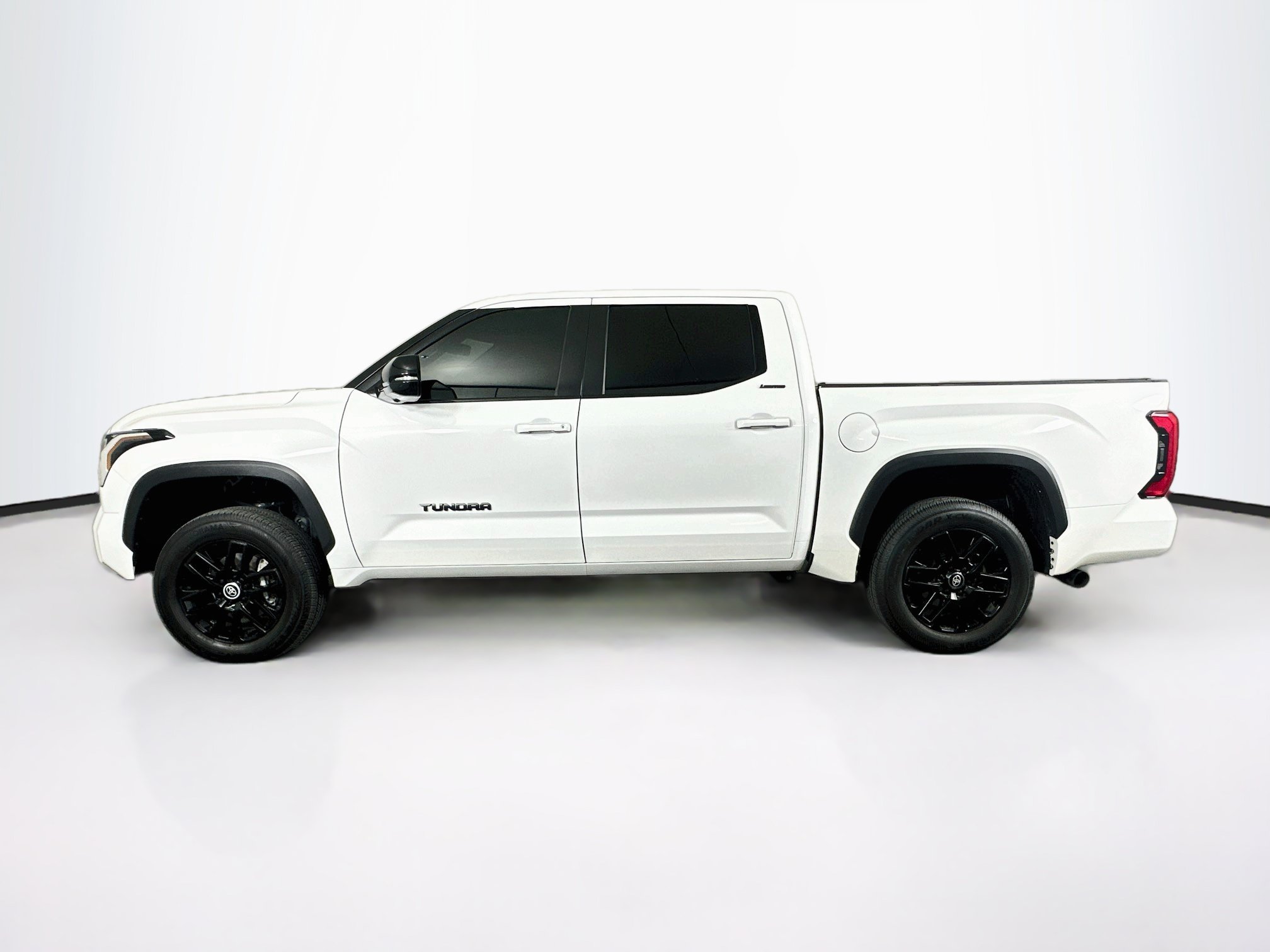 Used 2024 Toyota Tundra Limited AWD/4WD image 4